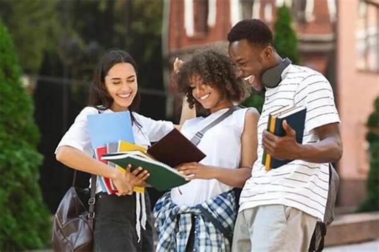 Universidad Complutense lanza becas para estudiantes internacionales